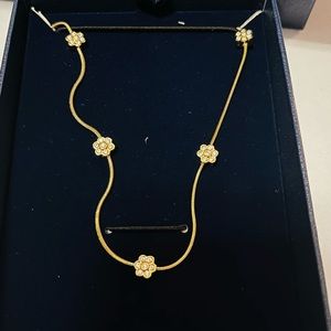 Elegant Gold Floral Necklace